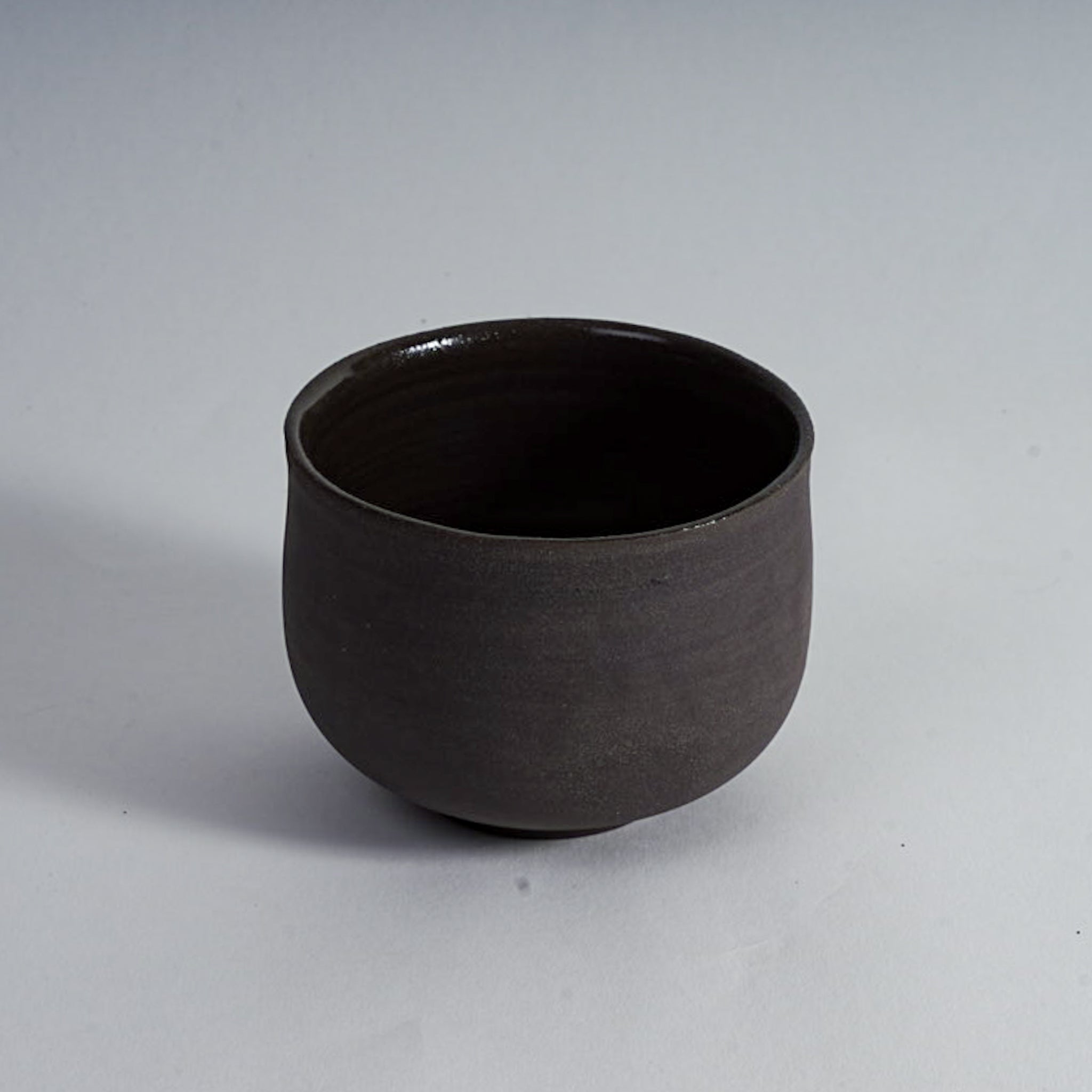 Ocha Teacup Grey/Black - Handmade Matcha Ceramic Cup, 325 ml, Natural Exterior & Glazed Interior (Mannheim)