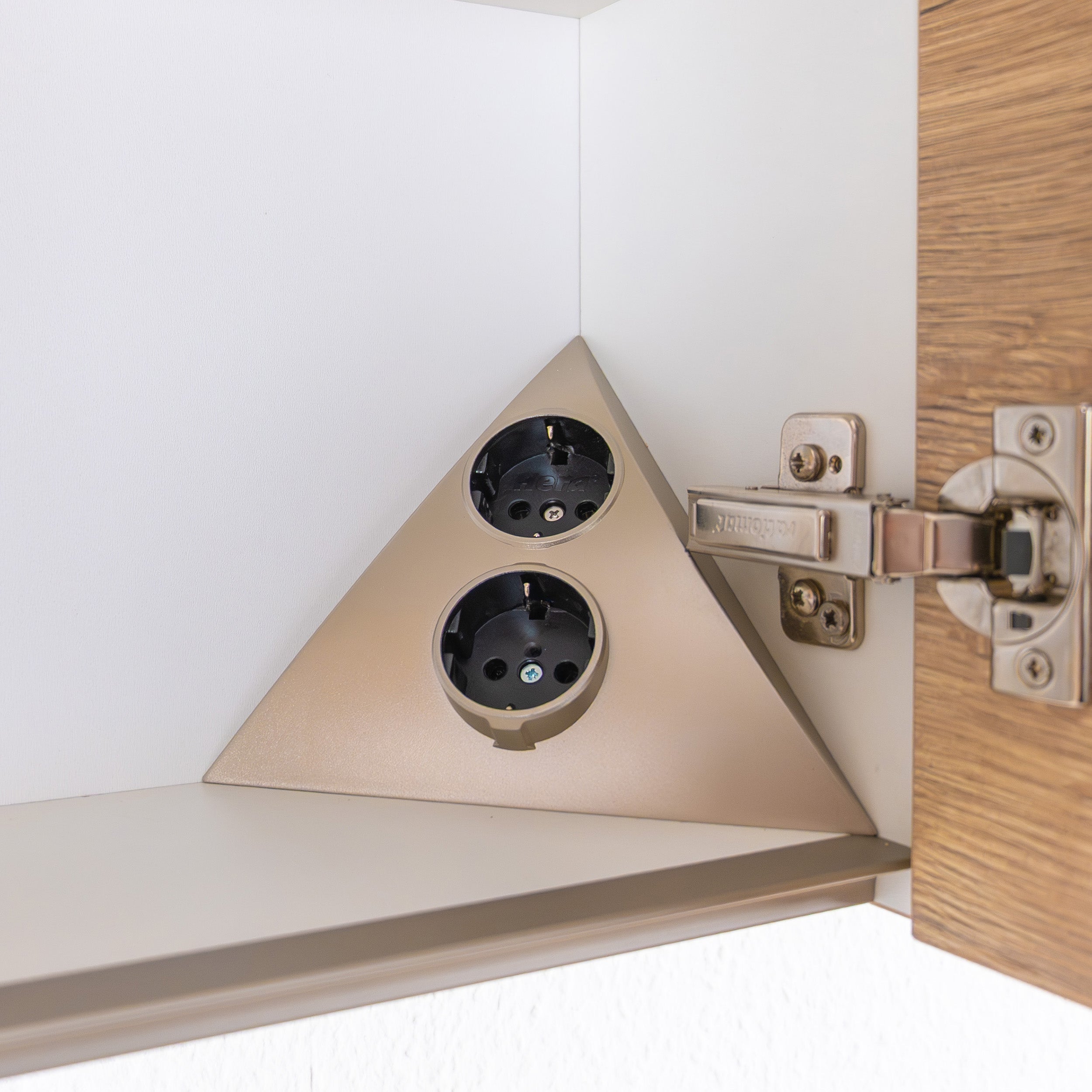 GEBA Mirror Cabinet – Modern Design, Practical Storage