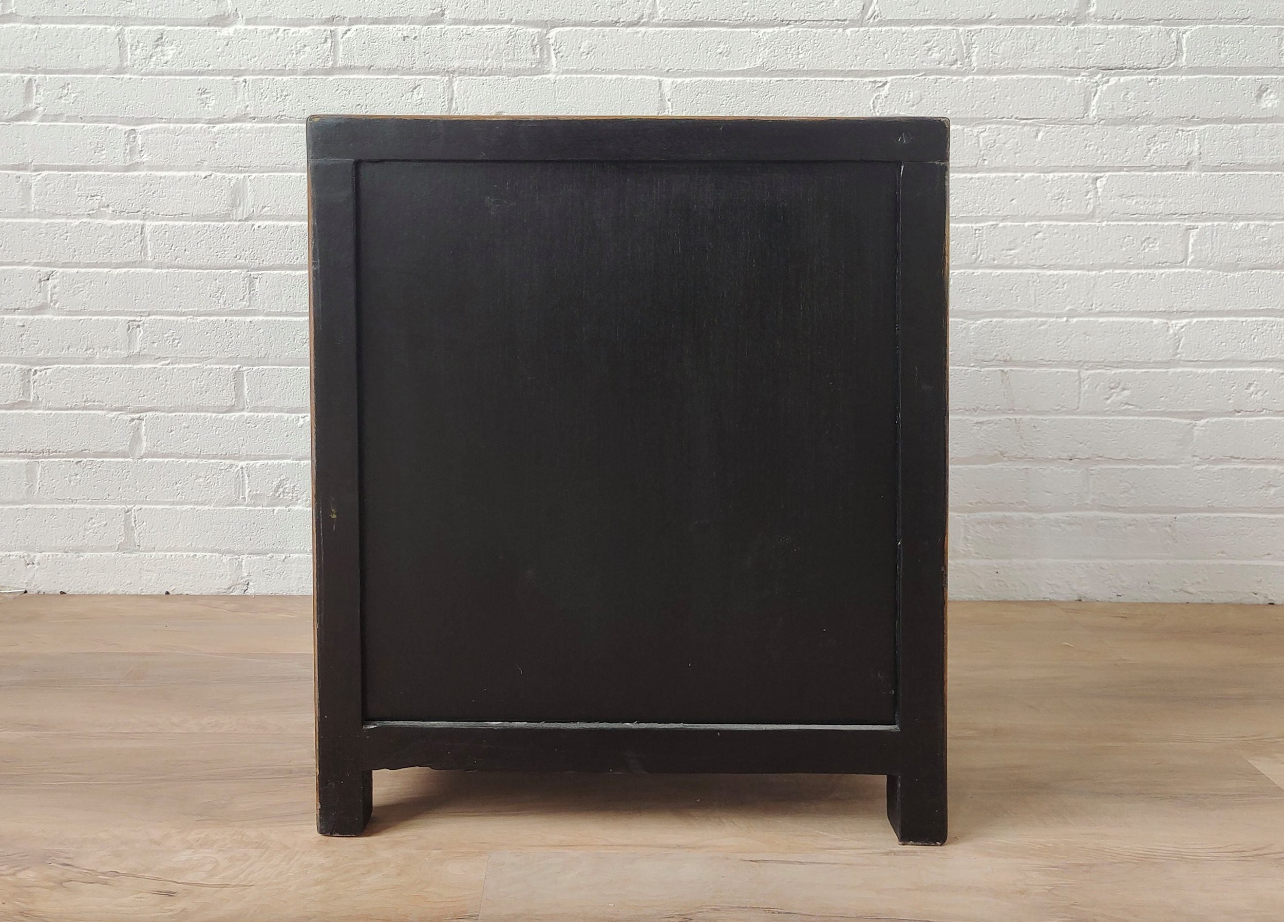 Vintage Asia Chinese Nightstand "RedMagic" - Art. 35191-9