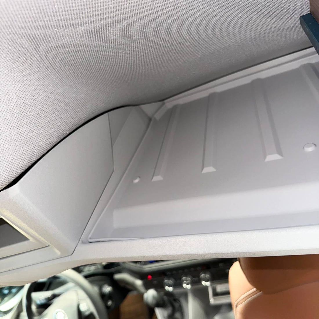 MAN TGE (from 2018) Front Cab Shelf Inserts Light Grey – Rubber Storage Liner, OEM-Fit (LHD)