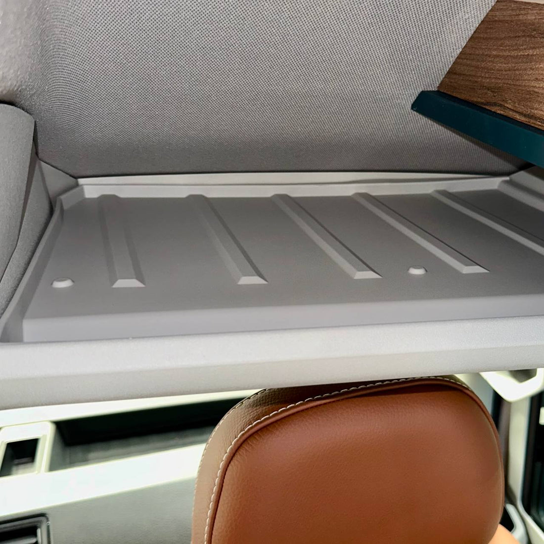 MAN TGE (from 2018) Front Cab Shelf Inserts Light Grey – Rubber Storage Liner, OEM-Fit (LHD)