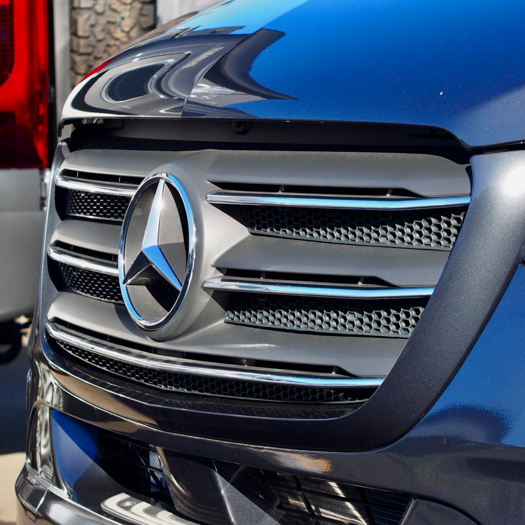Mercedes Sprinter 907 Honeycomb Grille Inserts, Upper – Honeycomb Mesh Set (5-piece) made of ABS, paintable, incl. clips