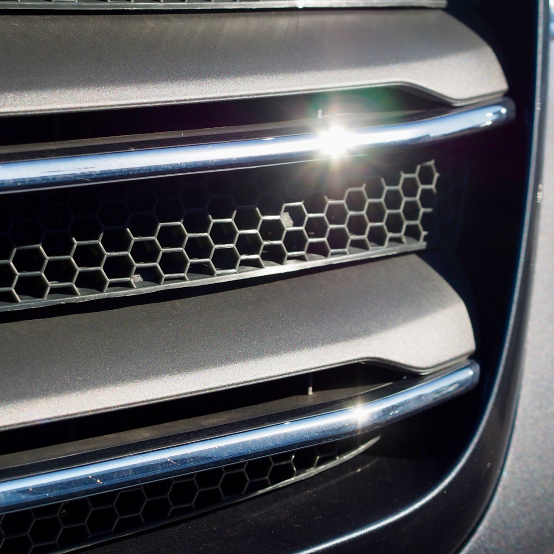 Mercedes Sprinter 907 Honeycomb Grille Inserts, Upper – Honeycomb Mesh Set (5-piece) made of ABS, paintable, incl. clips