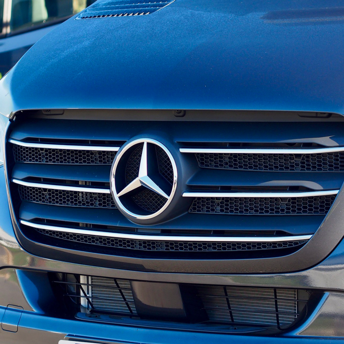 Mercedes Sprinter 907 Honeycomb Grille Inserts, Upper – Honeycomb Mesh Set (5-piece) made of ABS, paintable, incl. clips