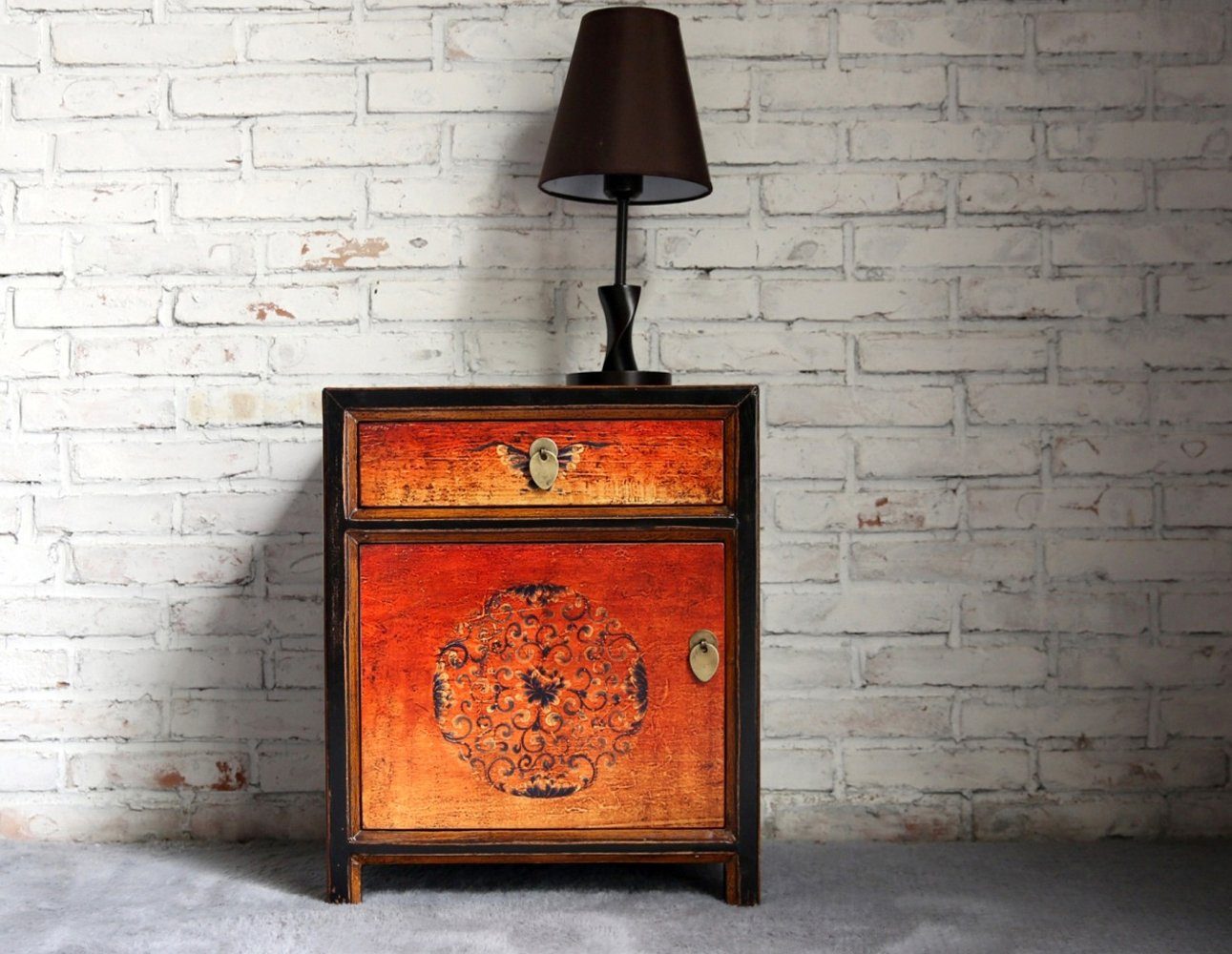 Vintage Asia Chinese Nightstand "Fire" - Art. 35191-2