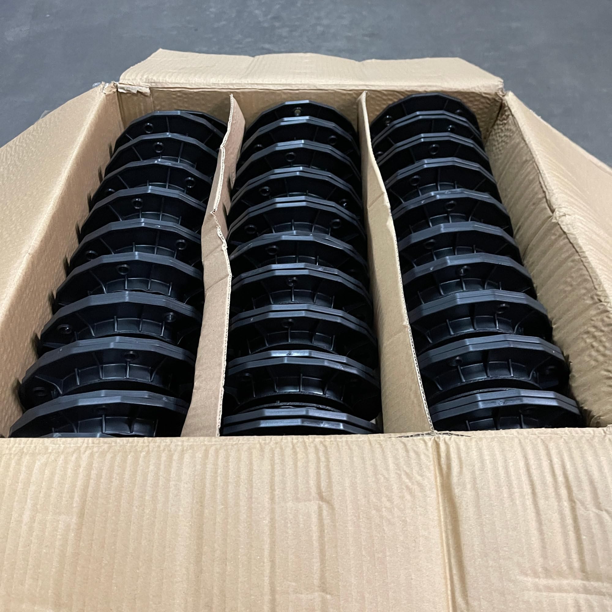 Justierbare Plattenlager Stelzlager für Terrassen-Platten - Höhenverstellbare Stellfüße für Keramik, Stein, Beton und Fliesen - 120 Stück, 18-33 mm