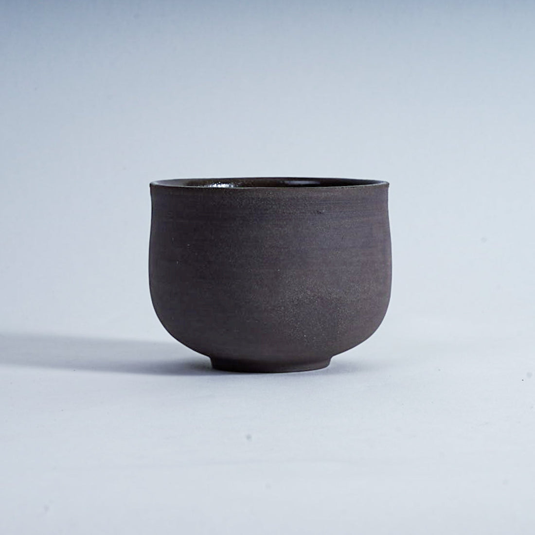 Ocha Teacup Grey/Black - Handmade Matcha Ceramic Cup, 325 ml, Natural Exterior & Glazed Interior (Mannheim)