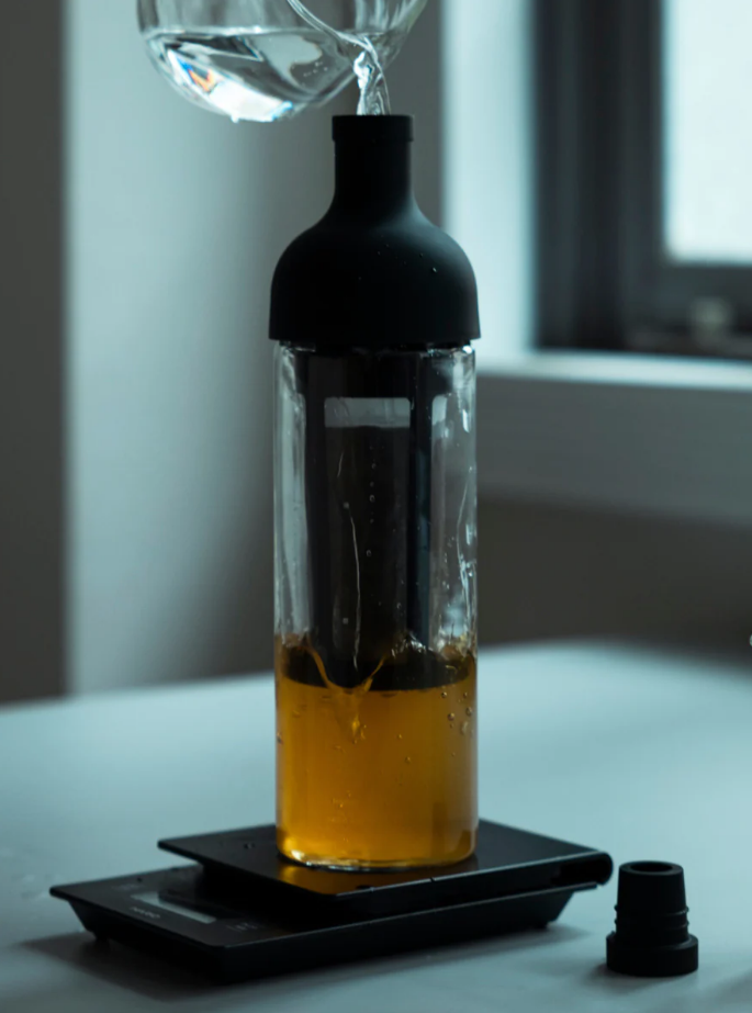 Hario Filter-In Coffee Bottle – 750 ml Cold Brew Flasche aus hitzebeständigem Glas mit integriertem Feinfilter