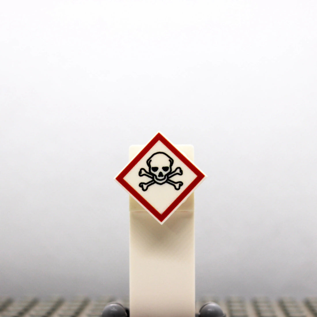 LEGO® Tile 2x2 "GHS very toxic" – White, UV-Printed Hazardous Material Symbol | Brickhunter.shop