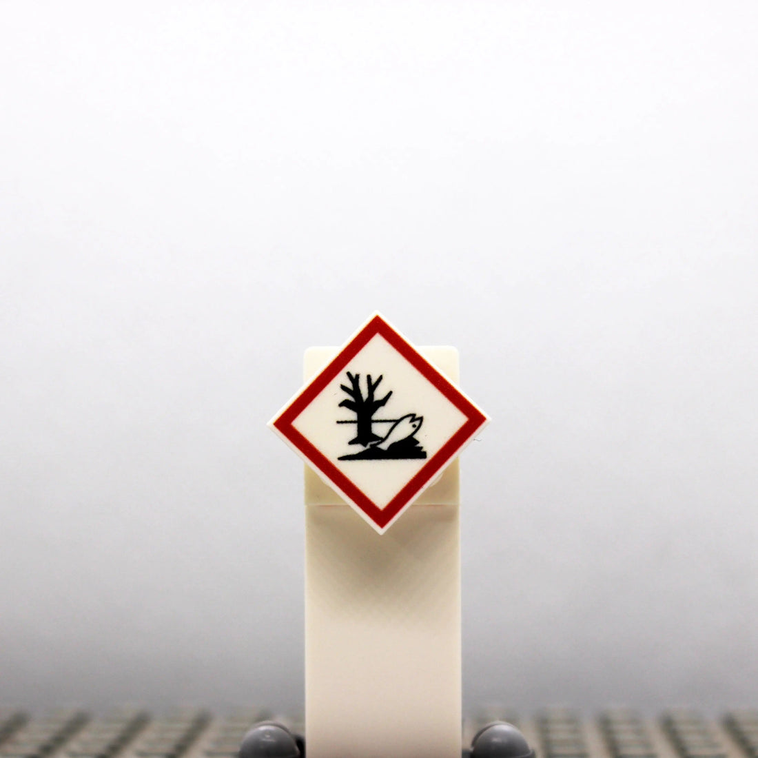 LEGO® Tile 2x2 "GHS environmentally hazardous" – White, UV print, hazard symbol | Brickhunter.shop