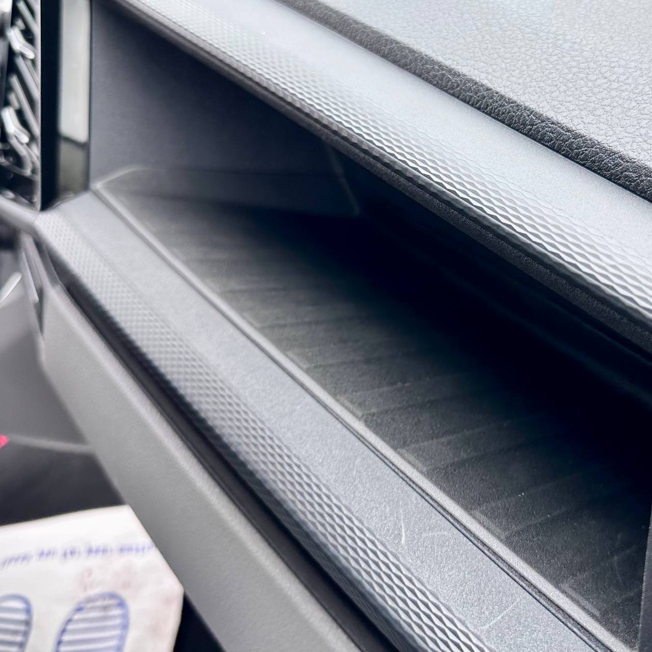 VW Transporter T6.1 Glove Box Anti-Slip Mat – Silicone/Rubber Insert (Non-Slip), OEM-Fit, easy to clean