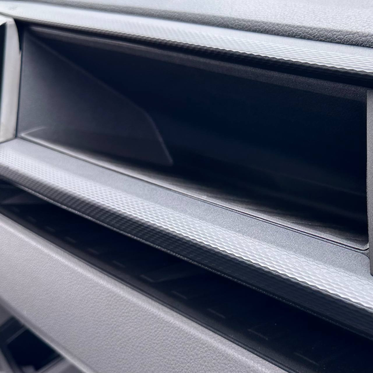 VW Transporter T6.1 Glove Box Anti-Slip Mat – Silicone/Rubber Insert (Non-Slip), OEM-Fit, easy to clean