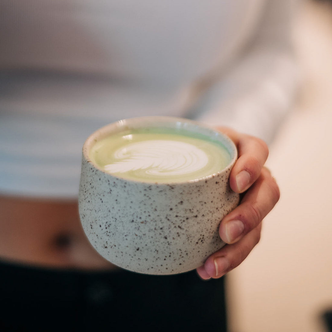 Ocha Teetasse mit Spots – handgemachte Matcha Tasse aus Keramik, 325 ml, beige gesprenkelt (Mannheim)