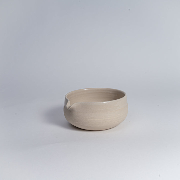 Matcha Chawan Beige - Hand-thrown stoneware matcha bowl with spout, 360 ml (Mannheim)