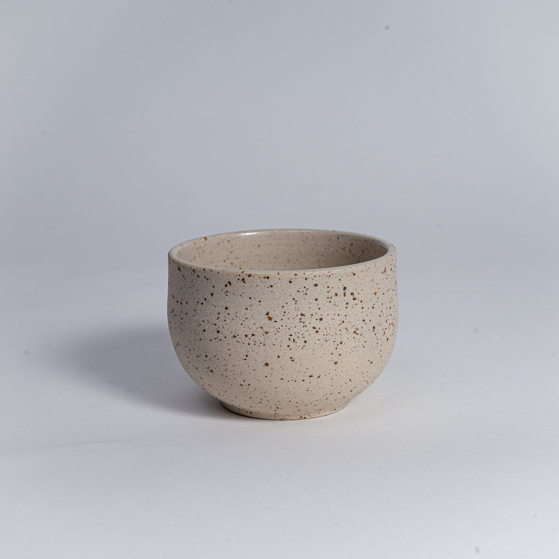 Ocha Teetasse mit Spots – handgemachte Matcha Tasse aus Keramik, 325 ml, beige gesprenkelt (Mannheim)