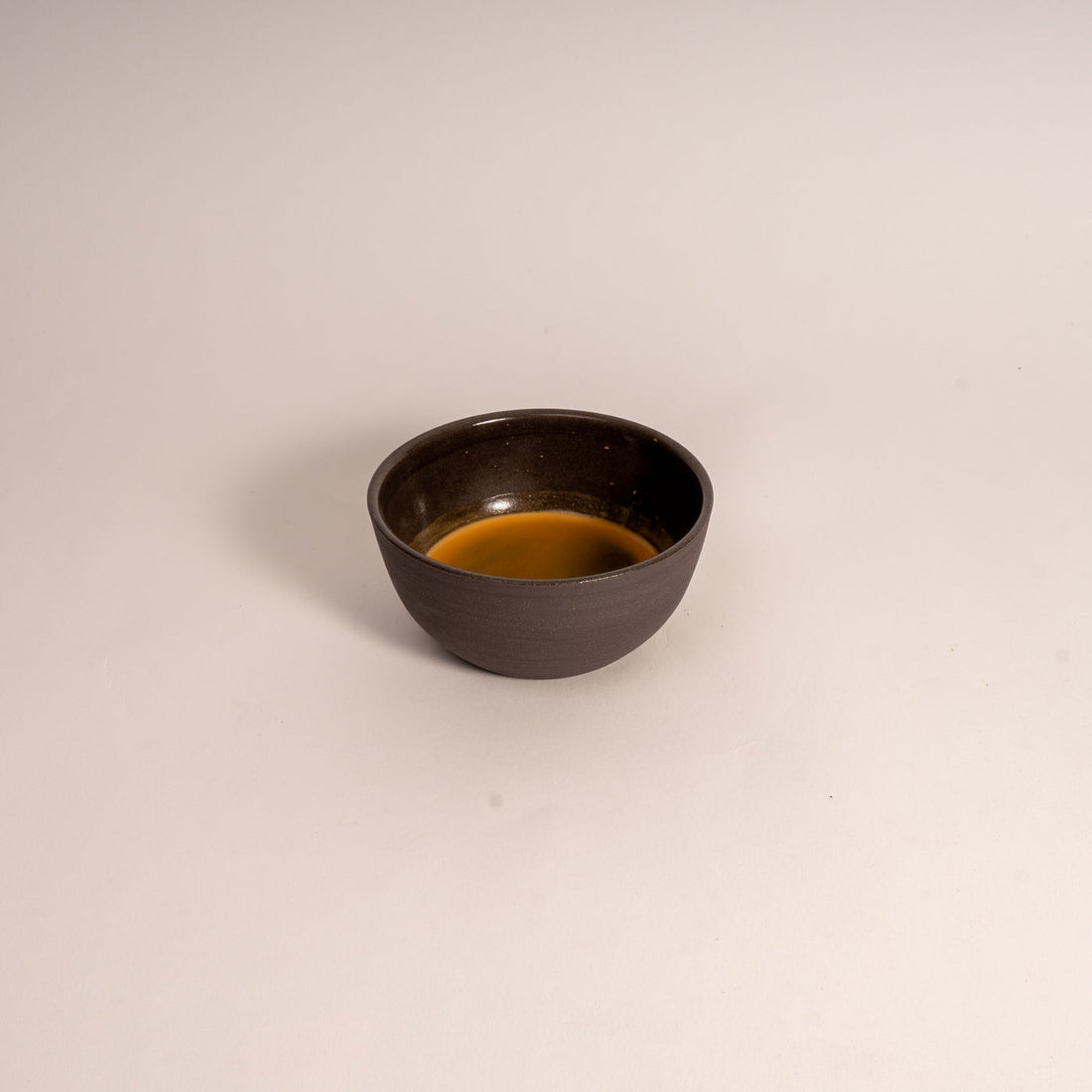 KUMO Cappuccino Cup Grey/Black – handmade stoneware ceramic, 220 ml, unglazed outside & glazed inside (Mannheim)