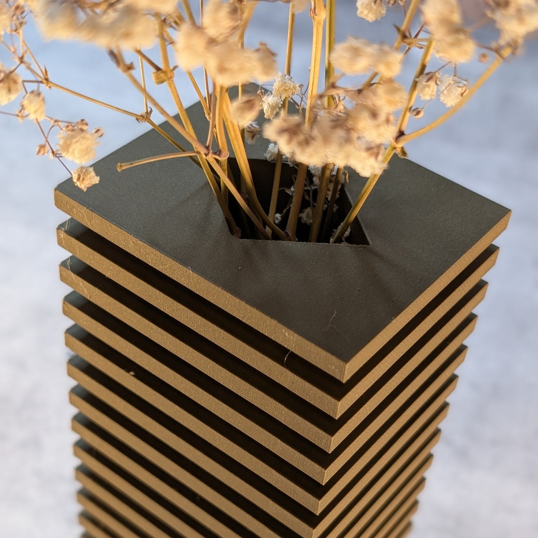 Nado Vase Black Walnut – Design Vase made of PLA-Wood (3D-printed), sculptural decorative object for dried flowers (20.3 cm)