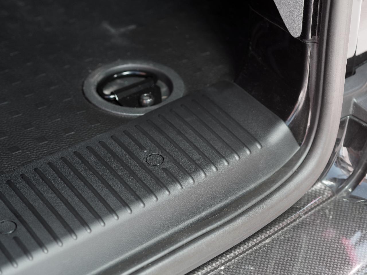 For VW T6.1 V2 Transporter Rear Threshold Cover Tailgate / Single Door Plastic Full Length