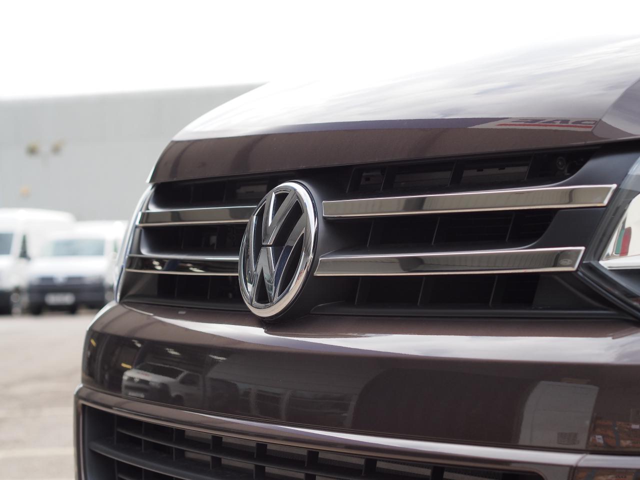 For VW T5.1 Transporter Twin-Line Front Grille Trim (4 Pcs)