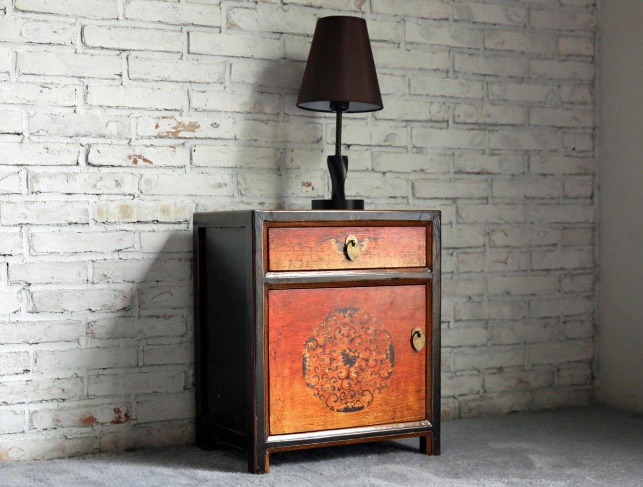 Vintage Asia Chinese Nightstand "Fire" - Art. 35191-2