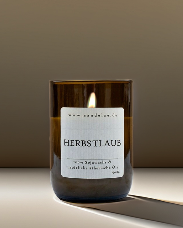 Autumn Leaves Scented Candle – Handcrafted from Soy Wax & Recycled Glass for Cozy Autumn Evenings