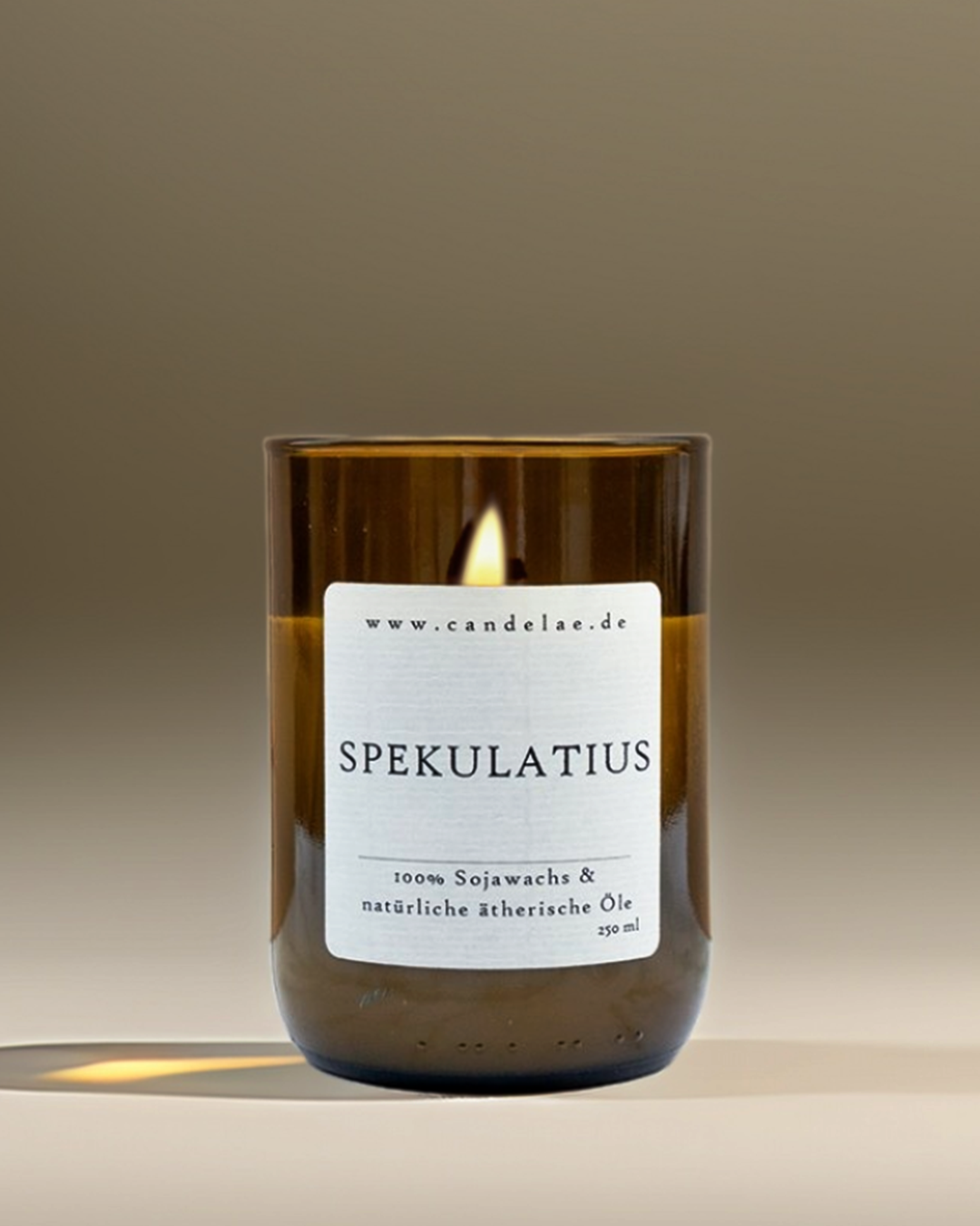 Spekulatius Scented Candle - Soy Wax & Winter Spices in Wine Bottle Glass (250 g, approx. 50 h) | Candelae