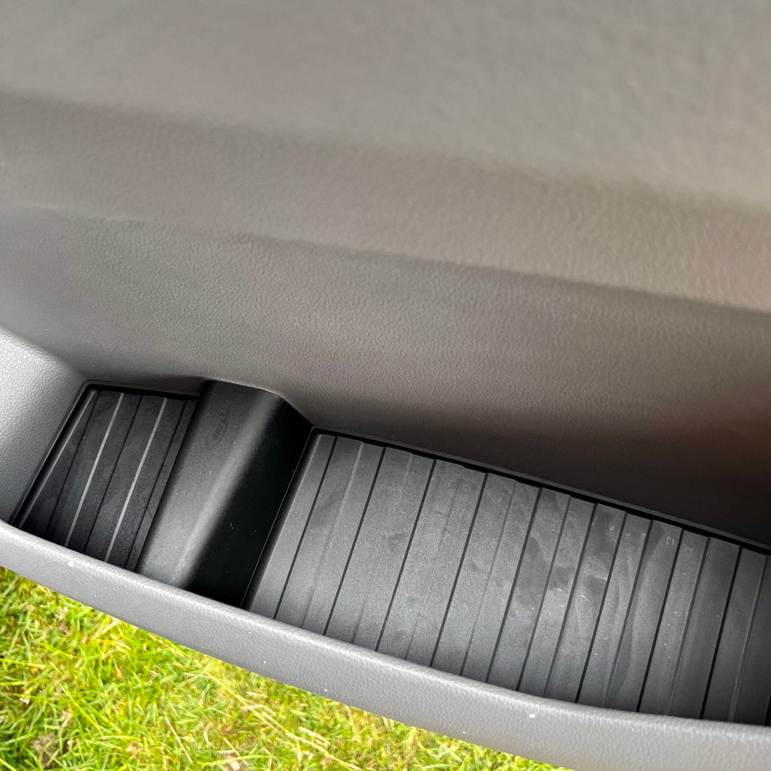 VW Crafter (ab 2018) Türfach-Einlagen Schwarz – Silikon/Gummi Door Pocket Inserts vorn (oben & unten), Set für 2 Türen