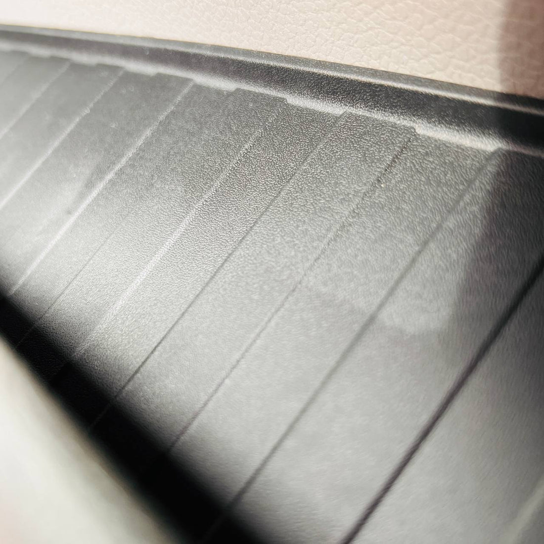 VW Crafter (ab 2018) Türfach-Einlagen Schwarz – Silikon/Gummi Door Pocket Inserts vorn (oben & unten), Set für 2 Türen