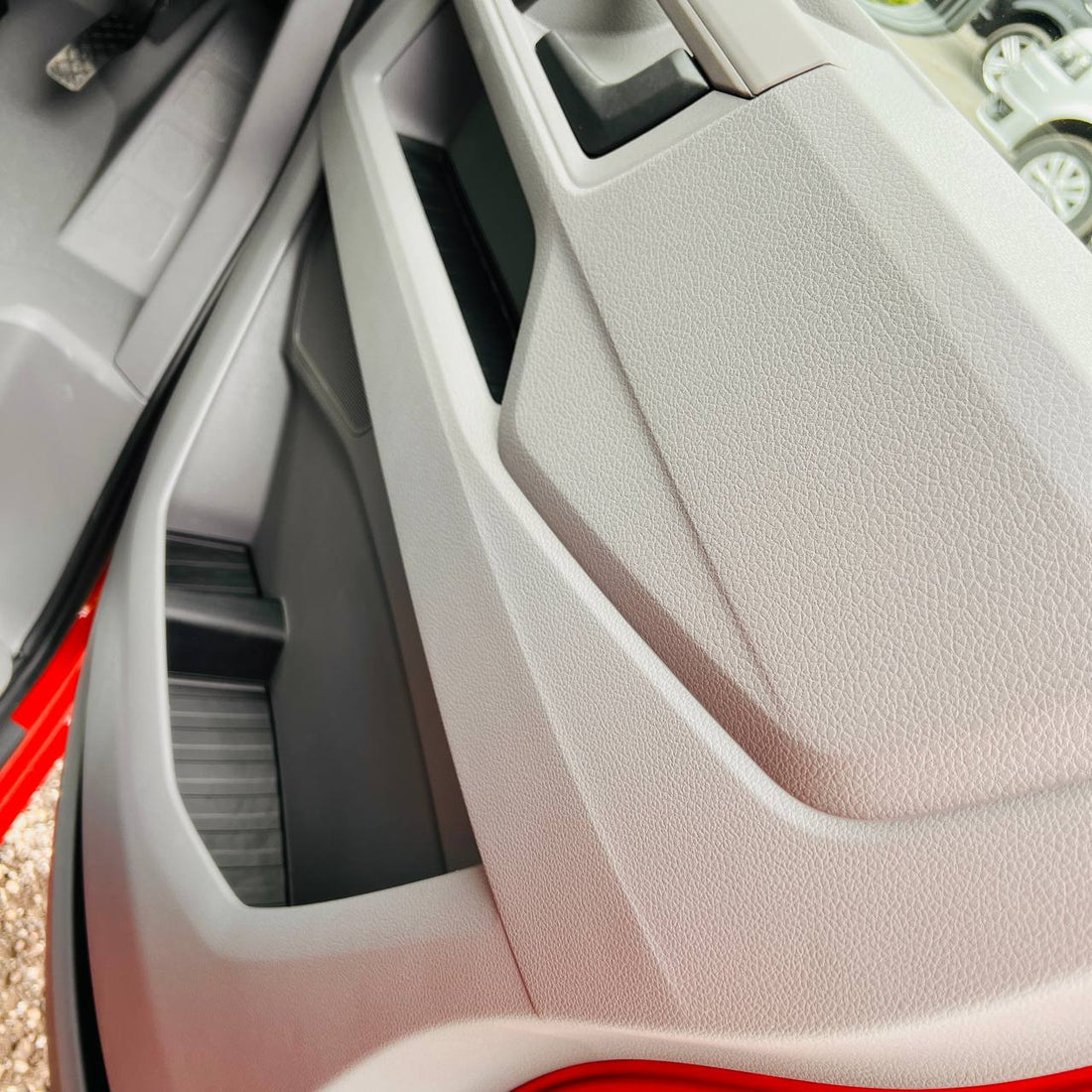VW Crafter (ab 2018) Türfach-Einlagen Schwarz – Silikon/Gummi Door Pocket Inserts vorn (oben & unten), Set für 2 Türen