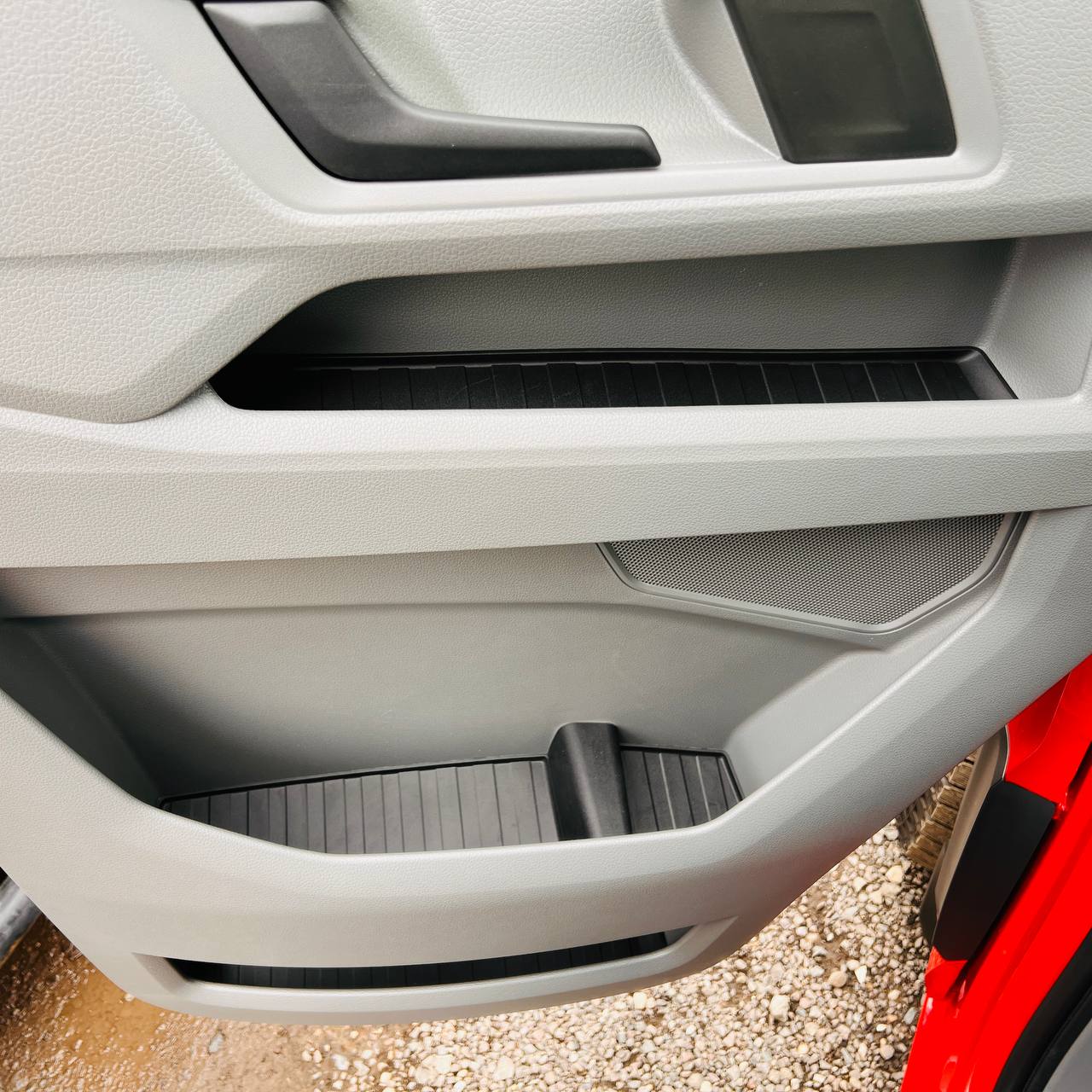 VW Crafter (ab 2018) Türfach-Einlagen Schwarz – Silikon/Gummi Door Pocket Inserts vorn (oben & unten), Set für 2 Türen
