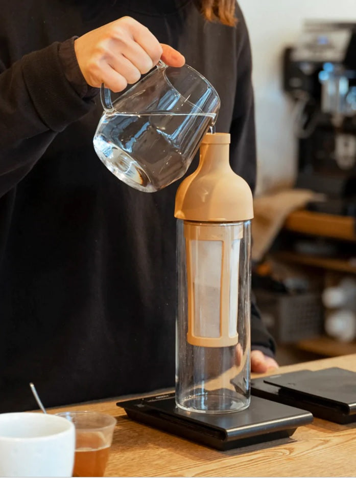 Hario Filter-In Coffee Bottle – 750 ml Cold Brew Flasche aus hitzebeständigem Glas mit integriertem Feinfilter