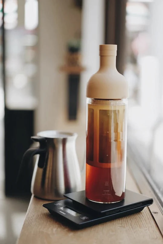Hario Filter-In Coffee Bottle – 750 ml Cold Brew Flasche aus hitzebeständigem Glas mit integriertem Feinfilter