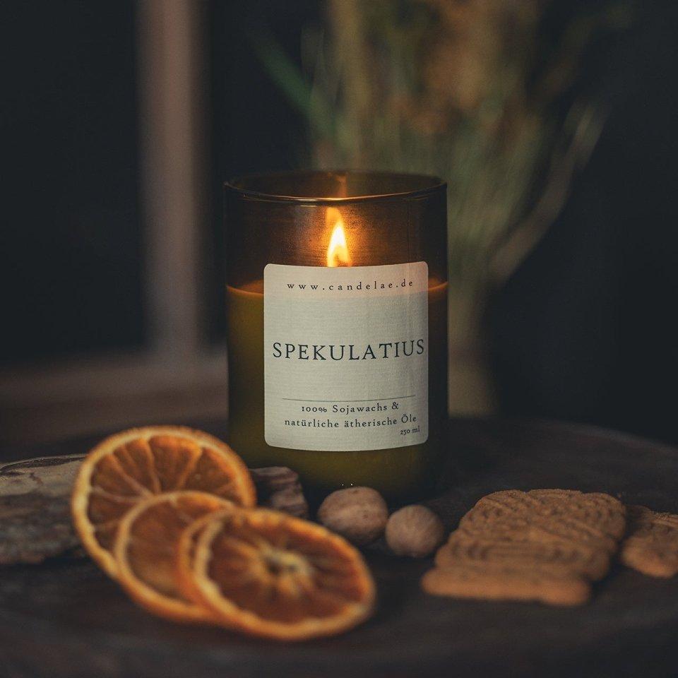 Spekulatius Scented Candle - Soy Wax & Winter Spices in Wine Bottle Glass (250 g, approx. 50 h) | Candelae