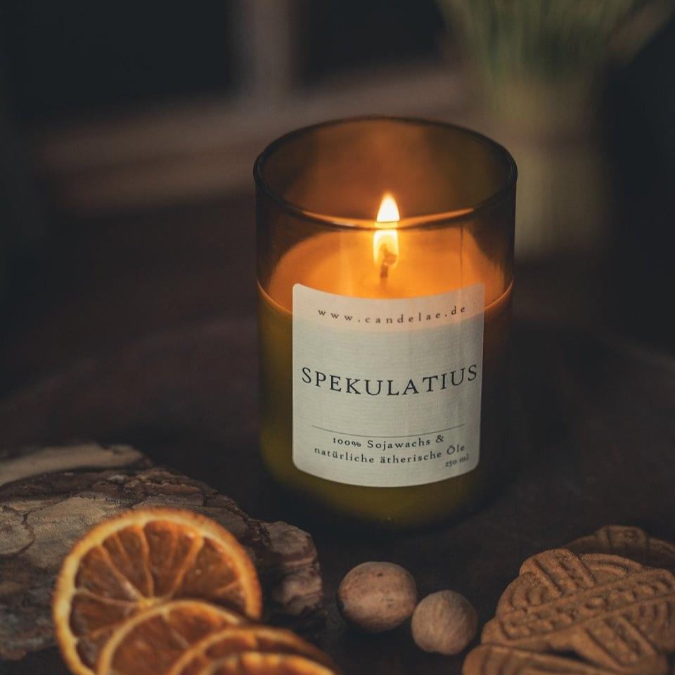 Spekulatius Scented Candle - Soy Wax & Winter Spices in Wine Bottle Glass (250 g, approx. 50 h) | Candelae