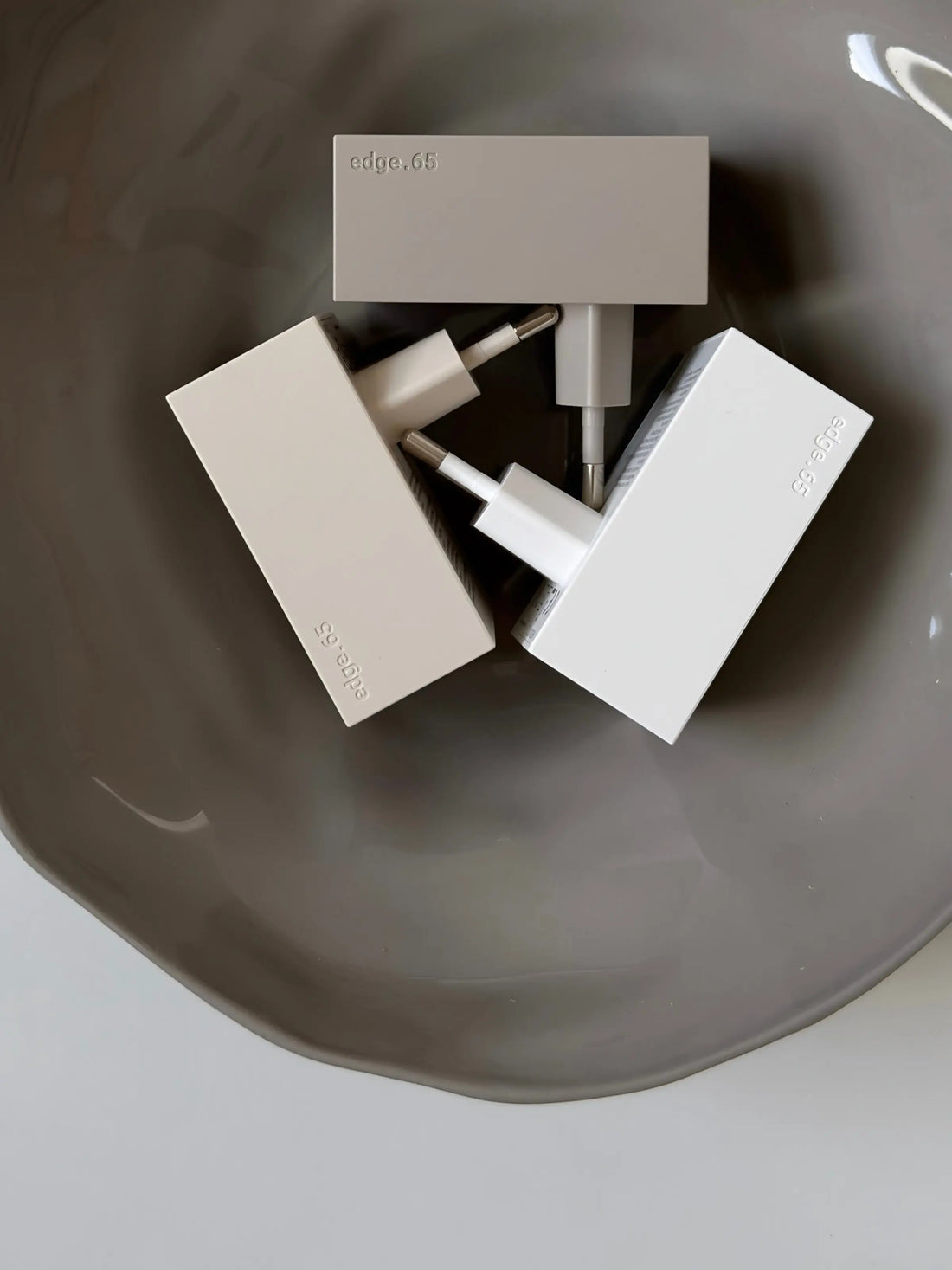 edge.65 (65 Watt) USB Ladegerät. Farbe: White