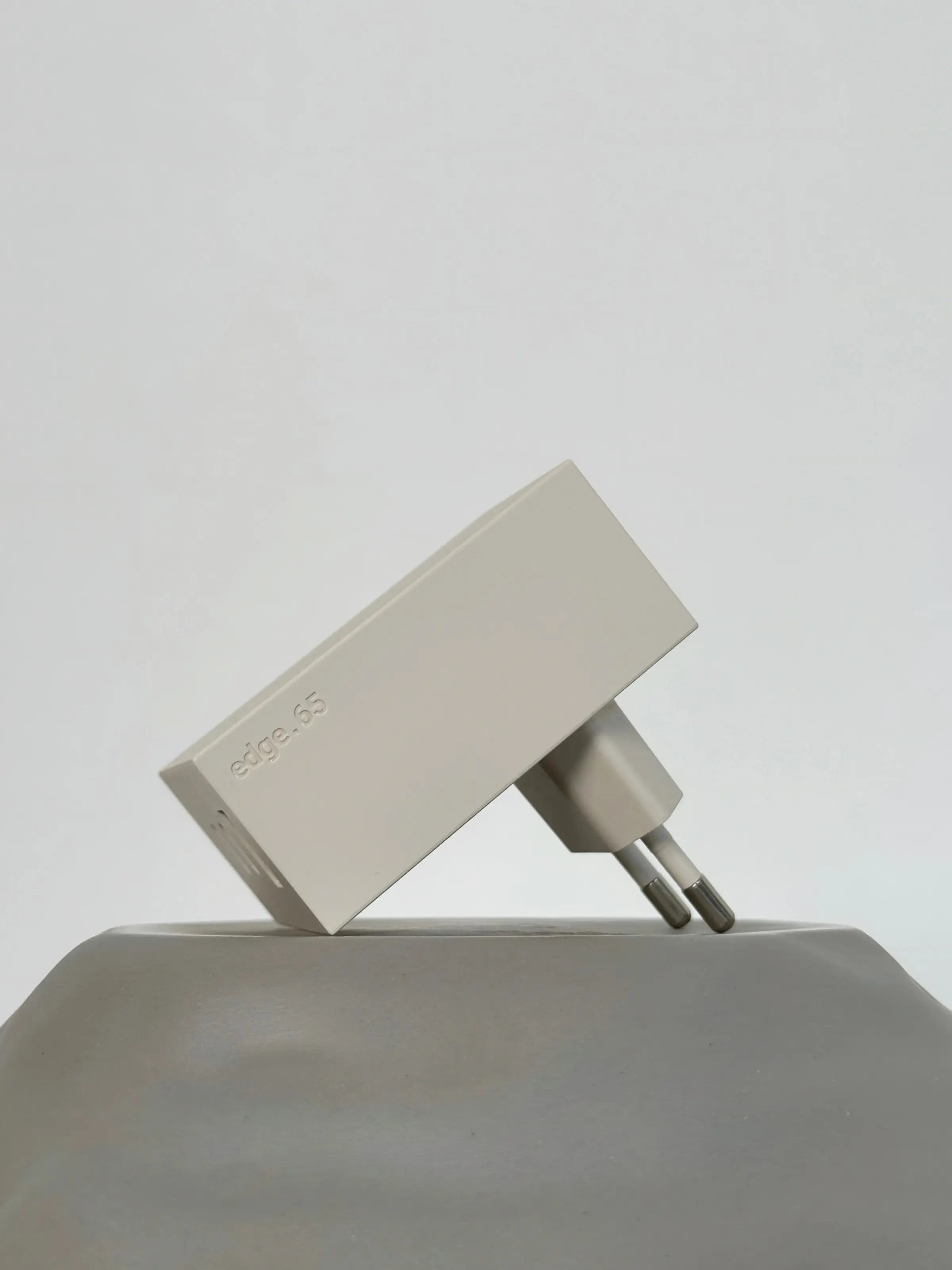 edge.65 (65 Watt) USB Ladegerät. Farbe: Dune