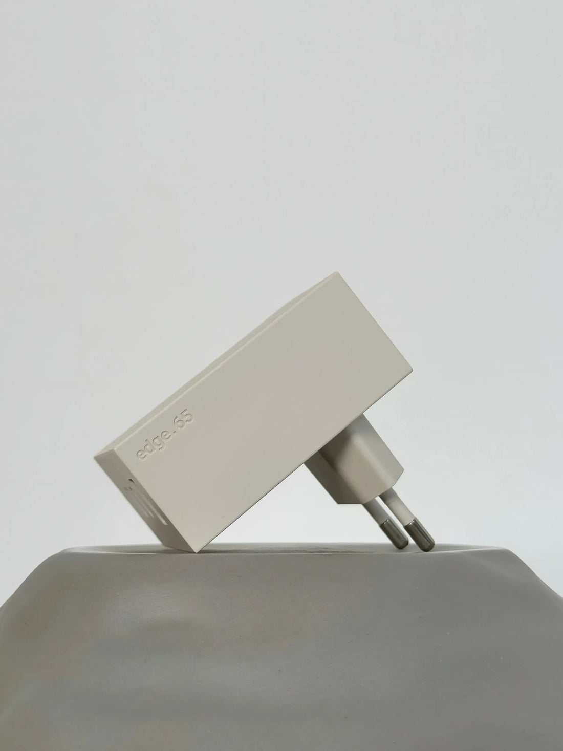 edge.65 (65 Watt) USB Ladegerät. Farbe: Dune