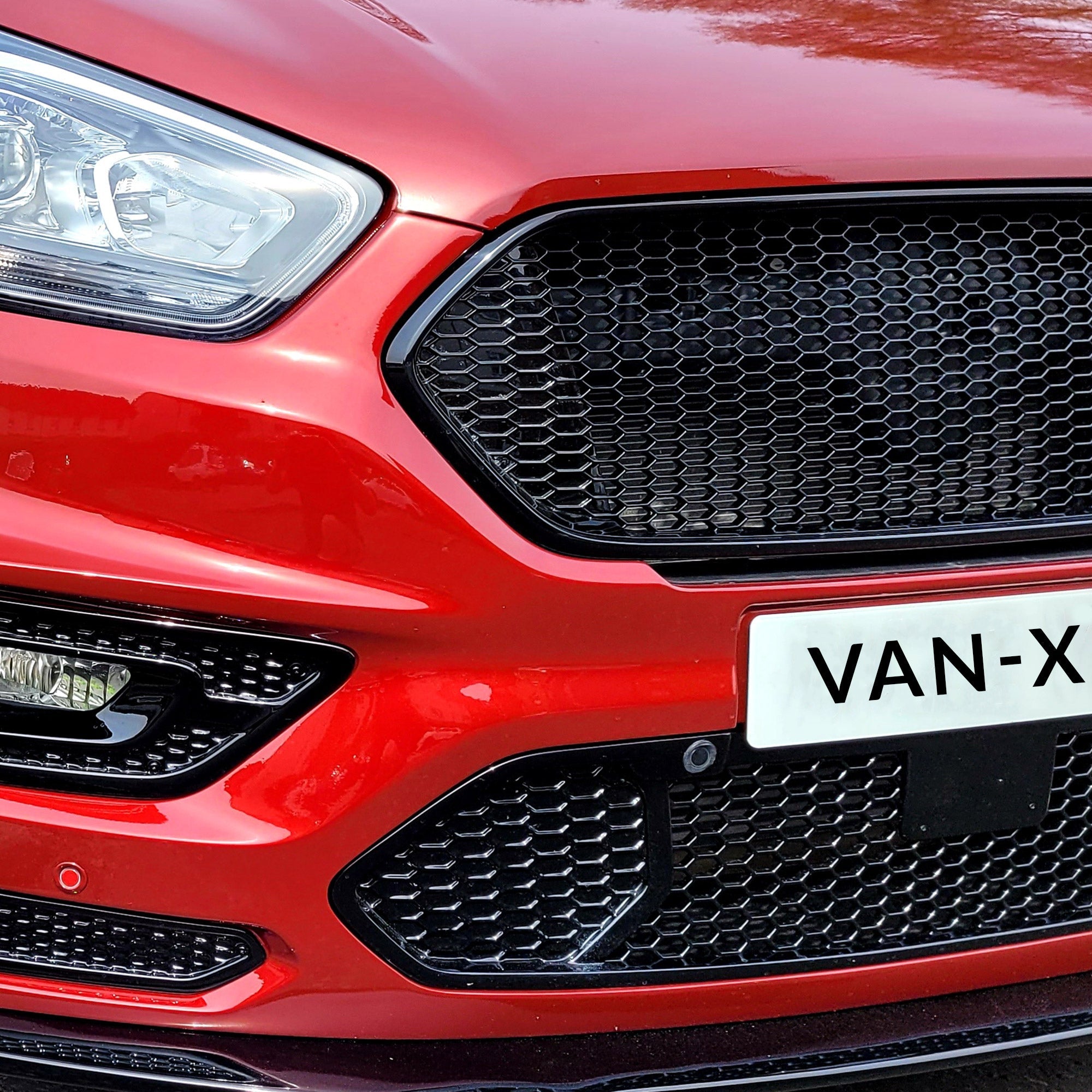 For Ford Transit Custom Honeycomb Grille Set - Gloss Black Top &amp; Matte Black Lower - Ready to Fit