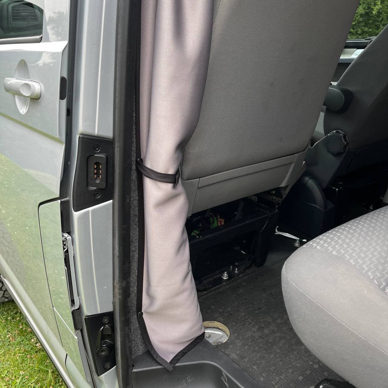 For VW Caddy Cab Divider Curtain Kit