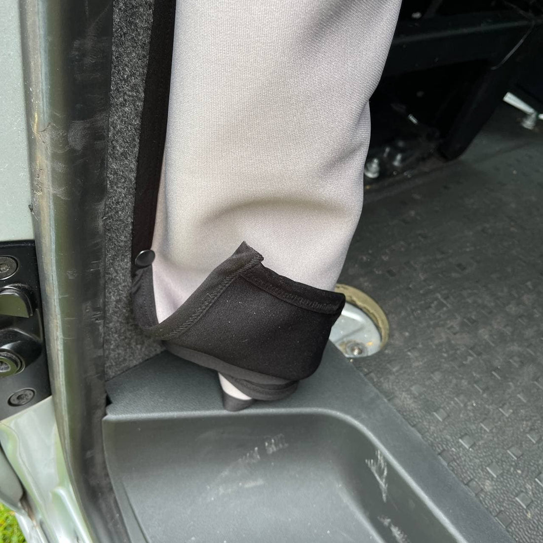 Ford Transit MK6 Cab Divider Curtain Kit (Rear Seat/Cabin Partition), 5 Color Options, Incl. Rail & Rivets