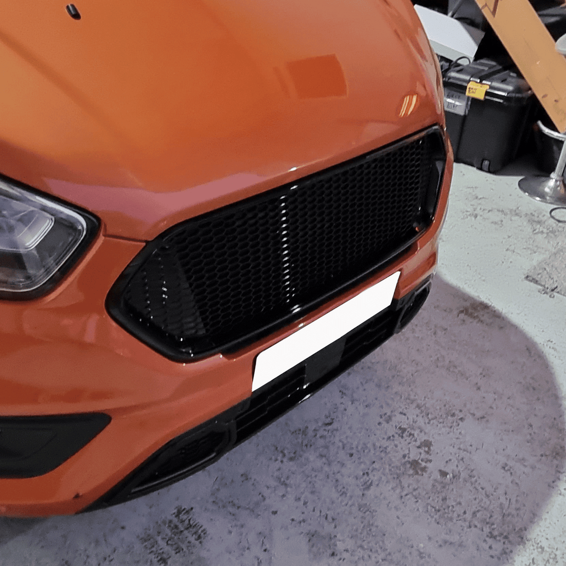 For Ford Transit Custom Badgeless Honeycomb Grille – Gloss Black, Ready to Fit
