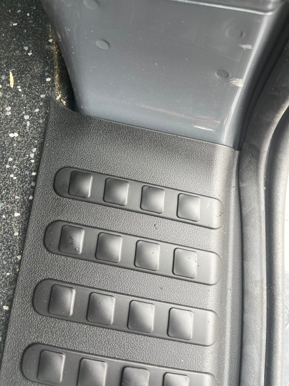 For VW T6 V3 Barndoor Rear Threshold Cover Camper Conversion Parts Including Screws and Caps