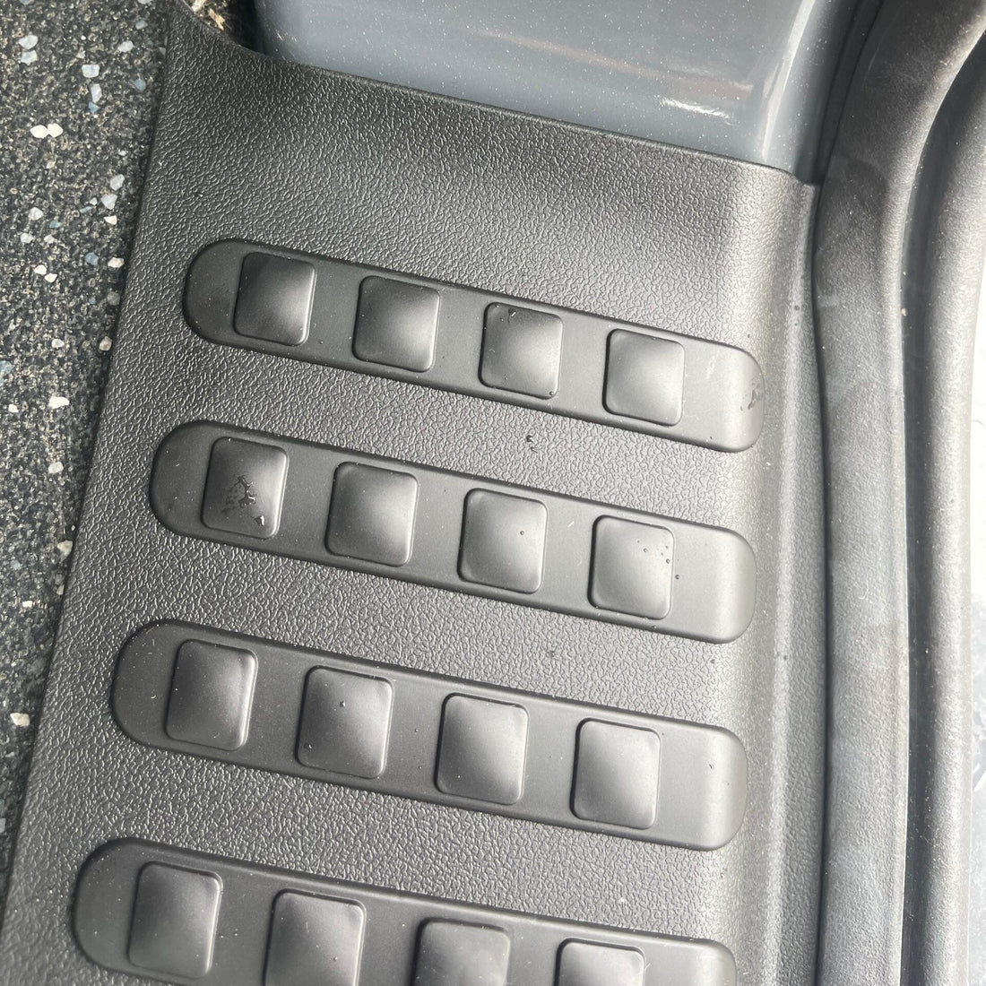 For VW T6.1 V2 Barn door Threshold Cover + Side Step + Fitting Kit