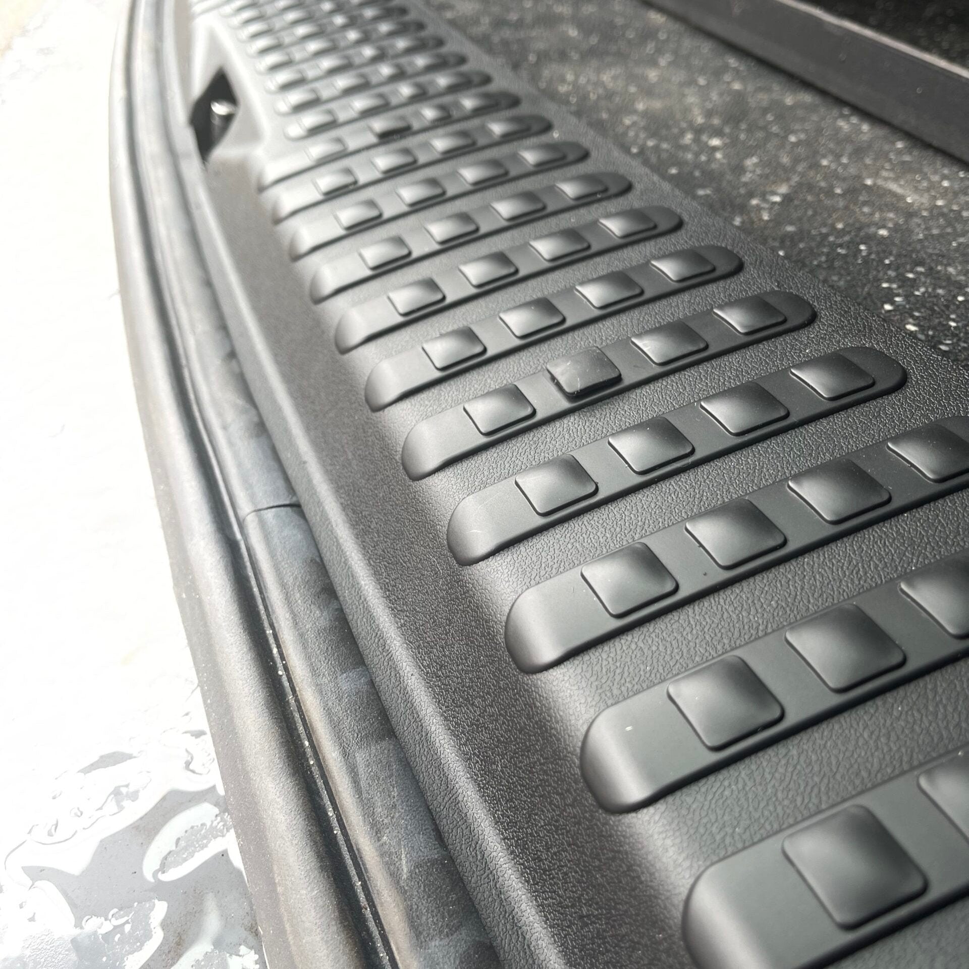 For VW T5, T5.1 V3 Tailgate Rear Threshold Cover Campervan Conversion Parts Including Screws and Caps