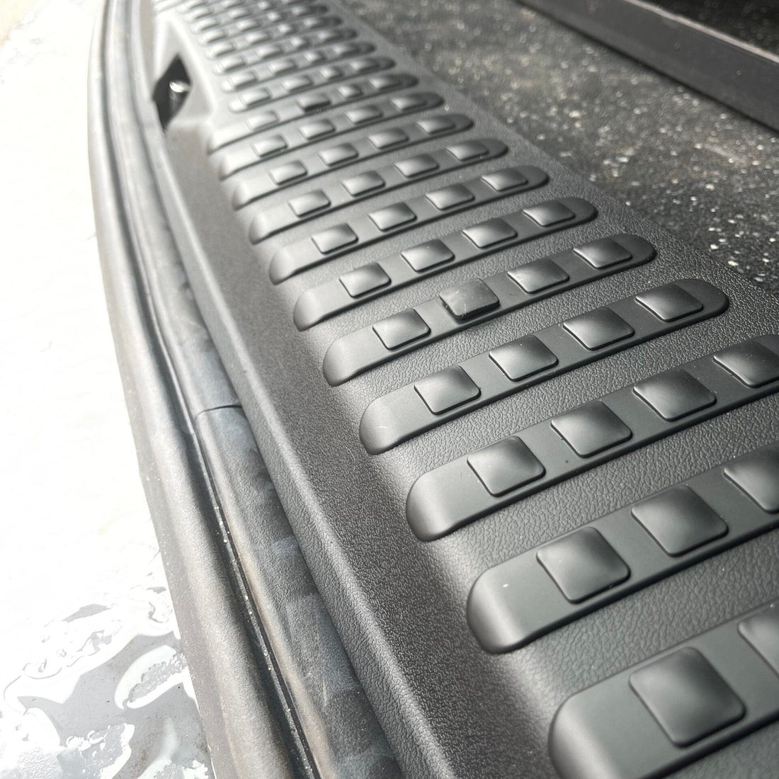 For VW T5, T5.1 V3 Tailgate Rear Threshold Cover Campervan Conversion Parts Including Screws and Caps