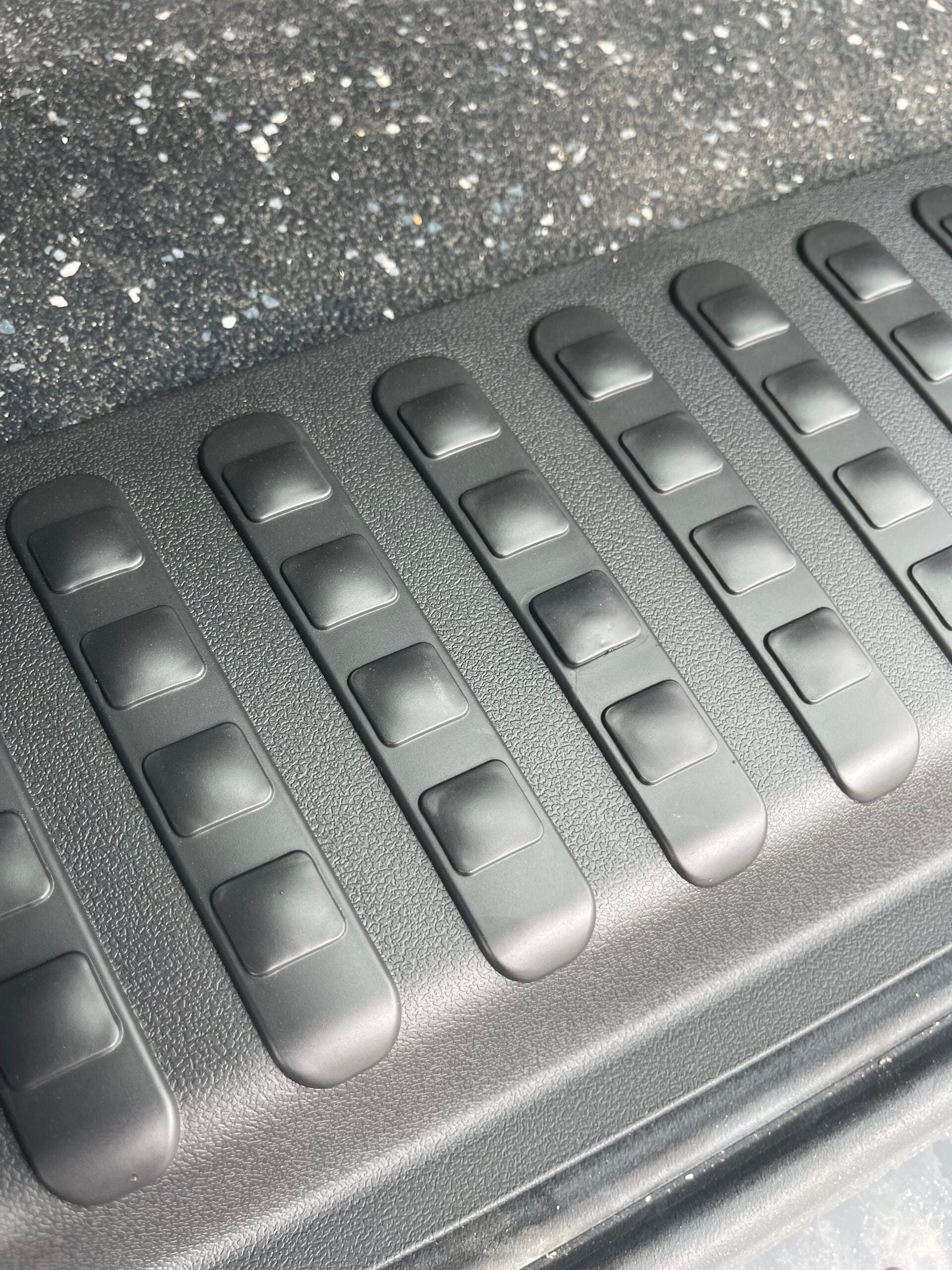 For VW T5, T5.1 V3 Barndoor Rear Threshold Cover Including Screws and Caps