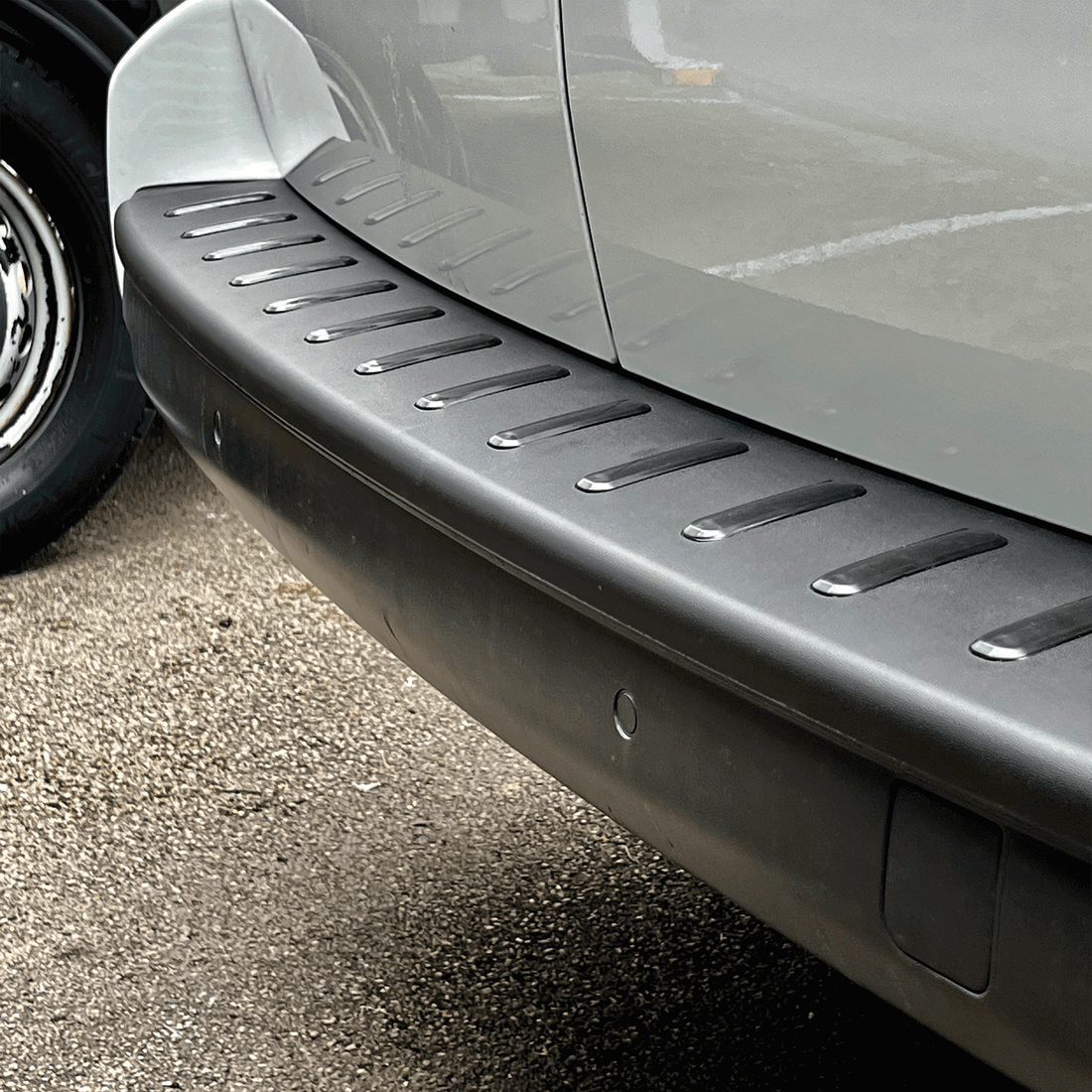 For Opel Vivaro Rear Bumper Protector – Black Plastic Trim for Campervan, Motorhome &amp; Auto-Sleeper