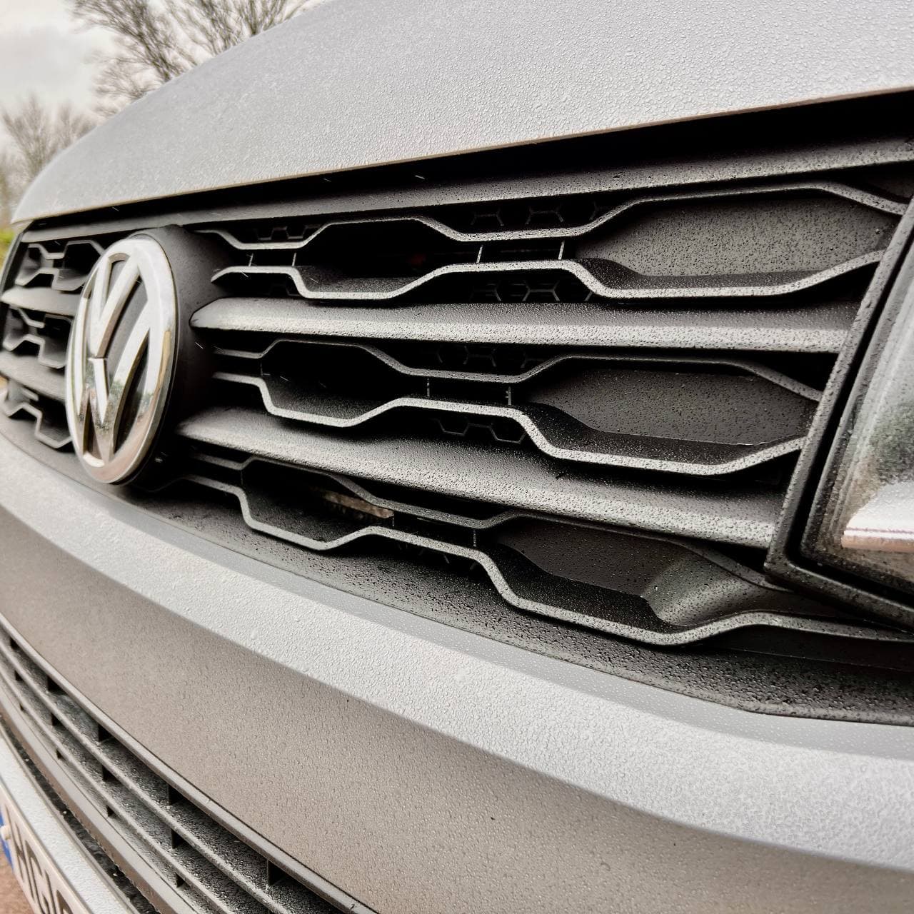 For VW T6 R-Line Front Grille (2 in 1) Badged/Badgeless - Gloss Black