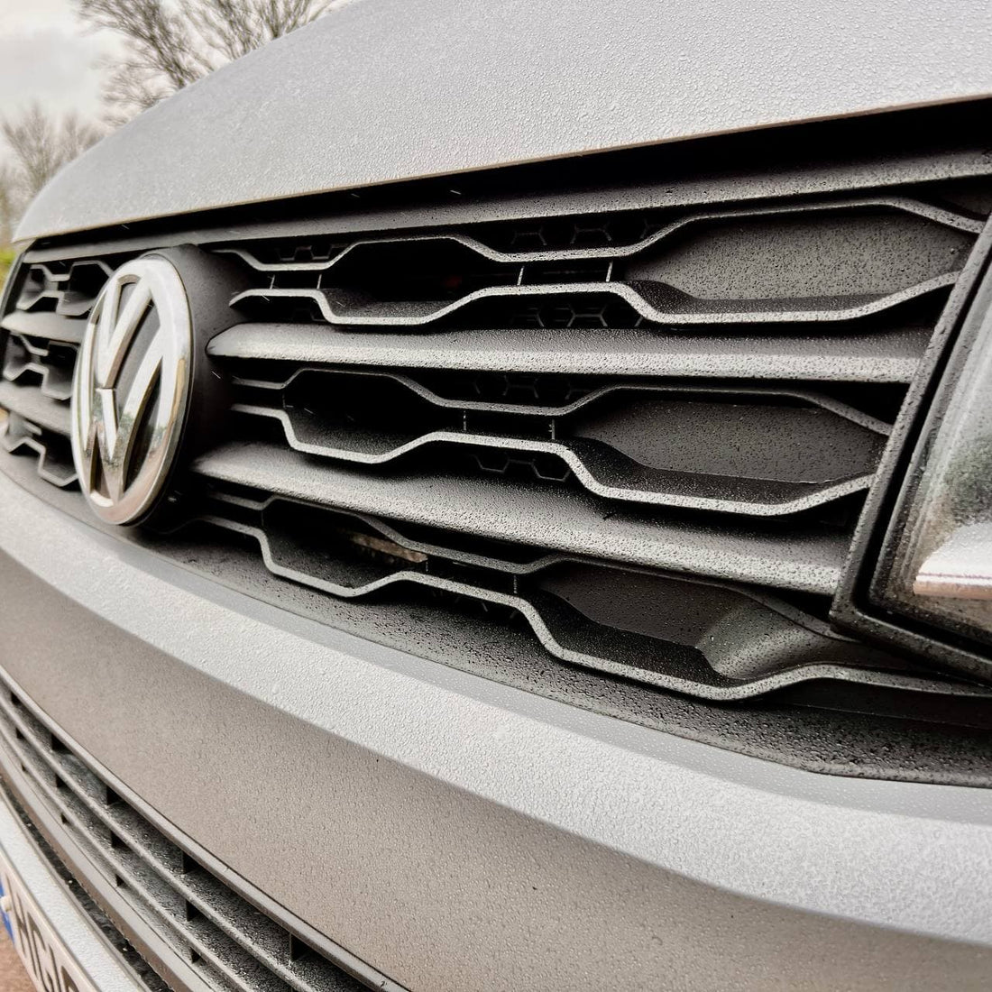 For VW T6 R-Line Front Grille (2 in 1) Badged/Badgeless - Gloss Black